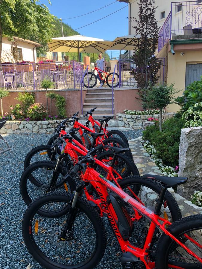Hotel Corona Spiazzi Di Caprino Exterior photo