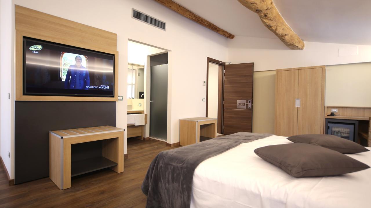 Hotel Corona Spiazzi Di Caprino Exterior photo